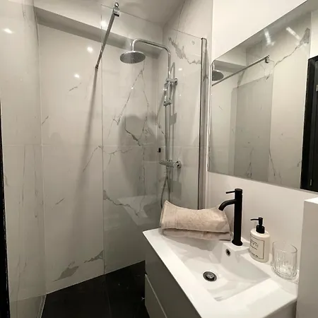 Joli Place Garibaldi, Vieux-nice, Port ניס