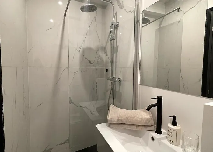 Joli Place Garibaldi, Vieux-nice, Port نيس