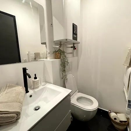 Apartment Joli Place Garibaldi, Vieux-nice, Port