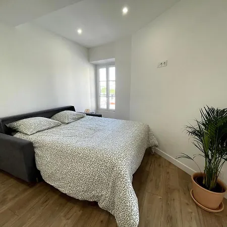 Apartment Joli Place Garibaldi, Vieux-nice, Port